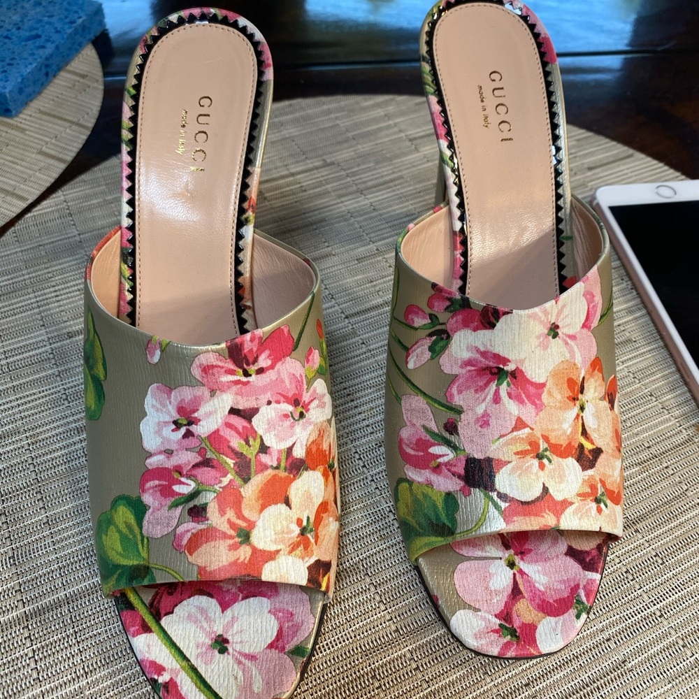Gucci heels excellent condition
